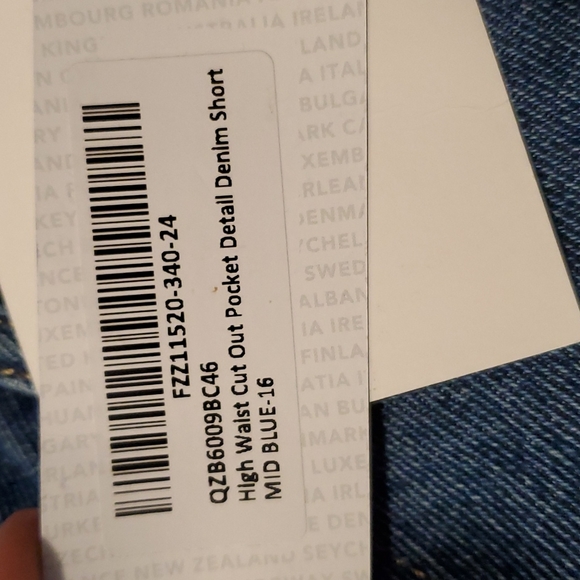 👖Boohoo Cut Out Denim shorts - Picture 7 of 10